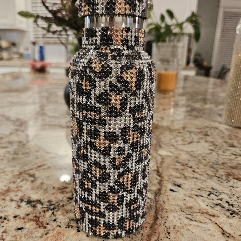 NEW.Leopard Print Rhinestone Water Bottle (chain included)